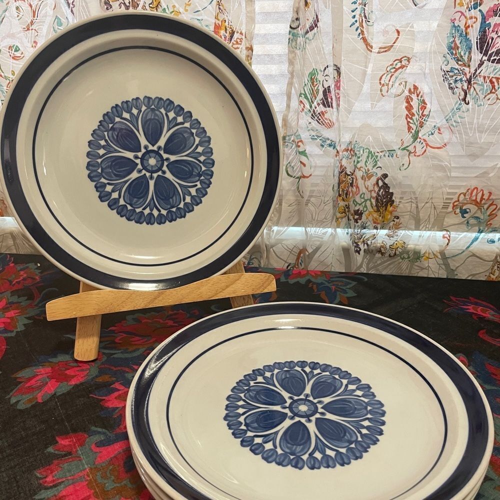MSI Blue Monterrey Stoneware Dinner Plate Set